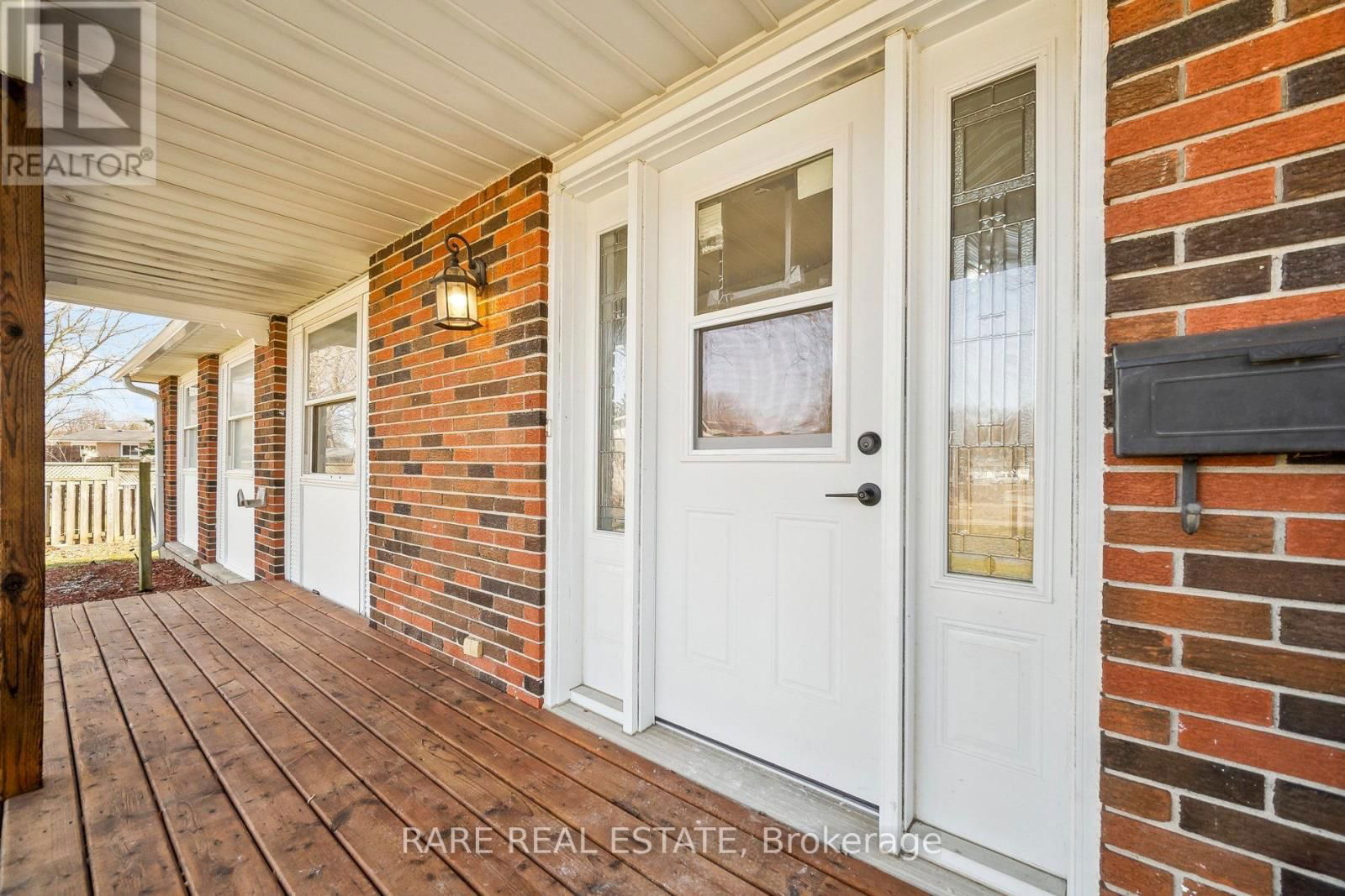 314 LAUGHTON CRESCENT Image 3