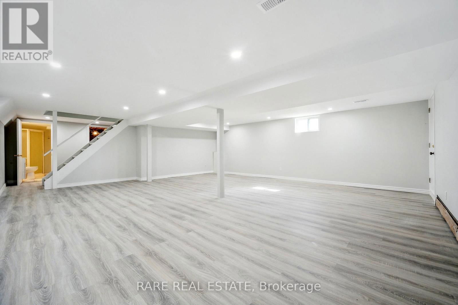 314 LAUGHTON CRESCENT Image 30