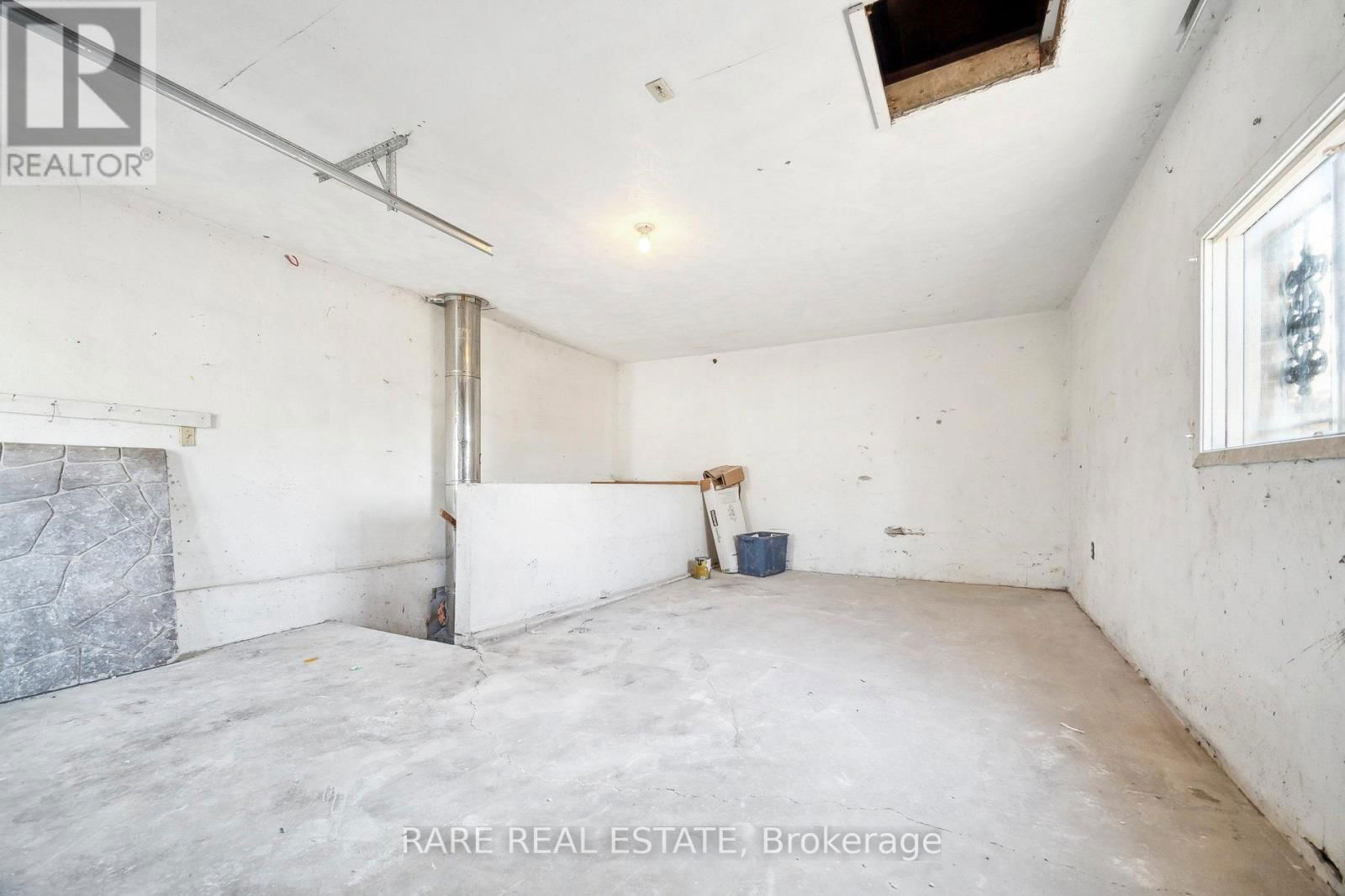314 LAUGHTON CRESCENT Image 33
