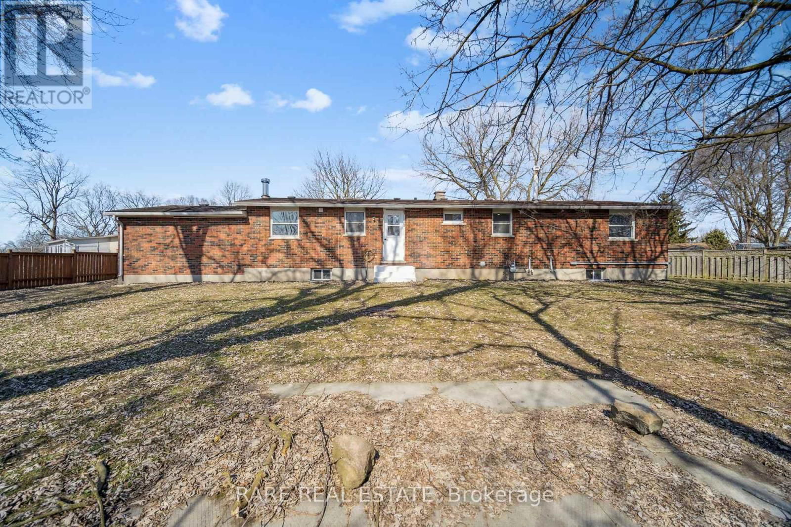 314 LAUGHTON CRESCENT Image 37