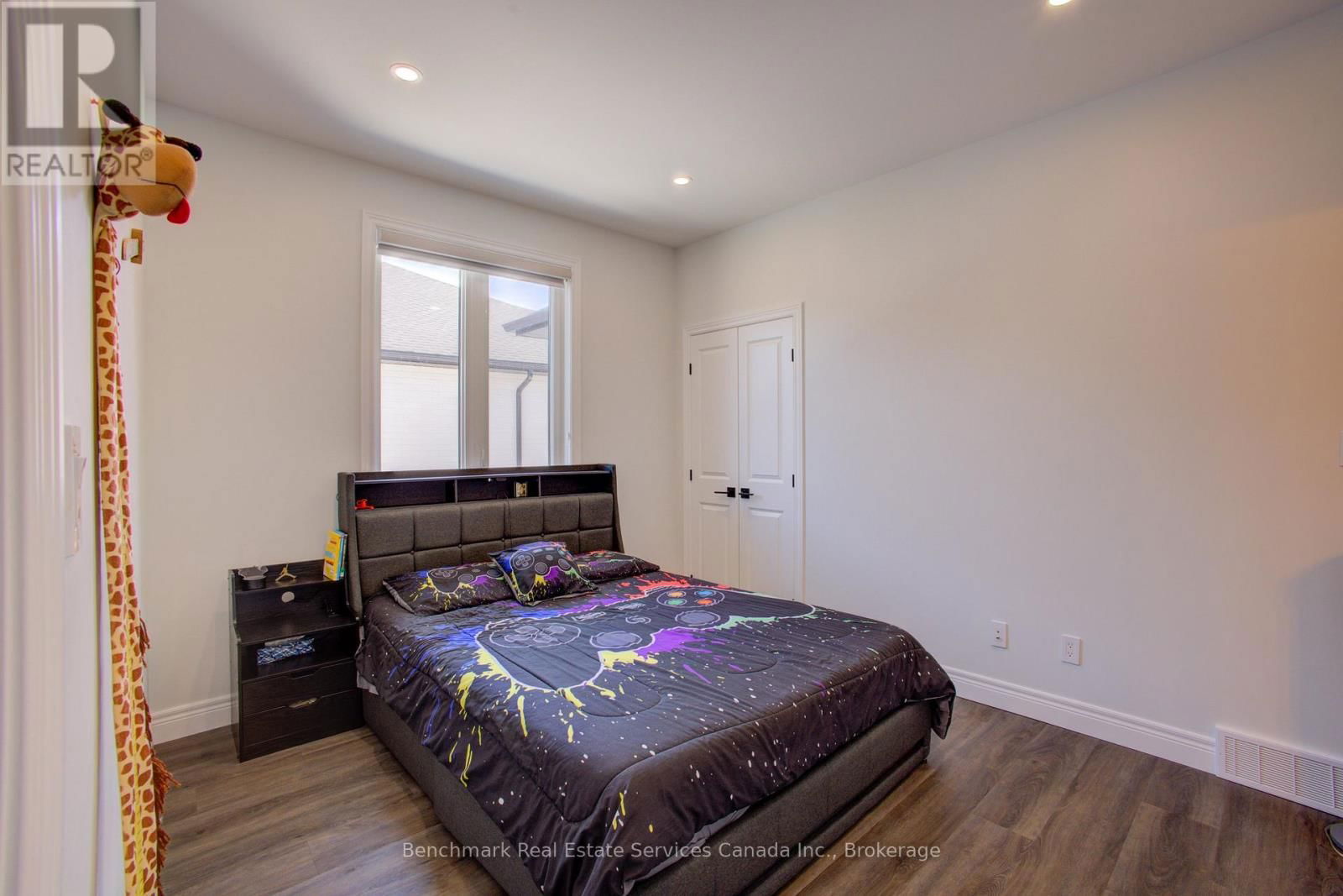 19 WINCHESTER CRESCENT Image 18