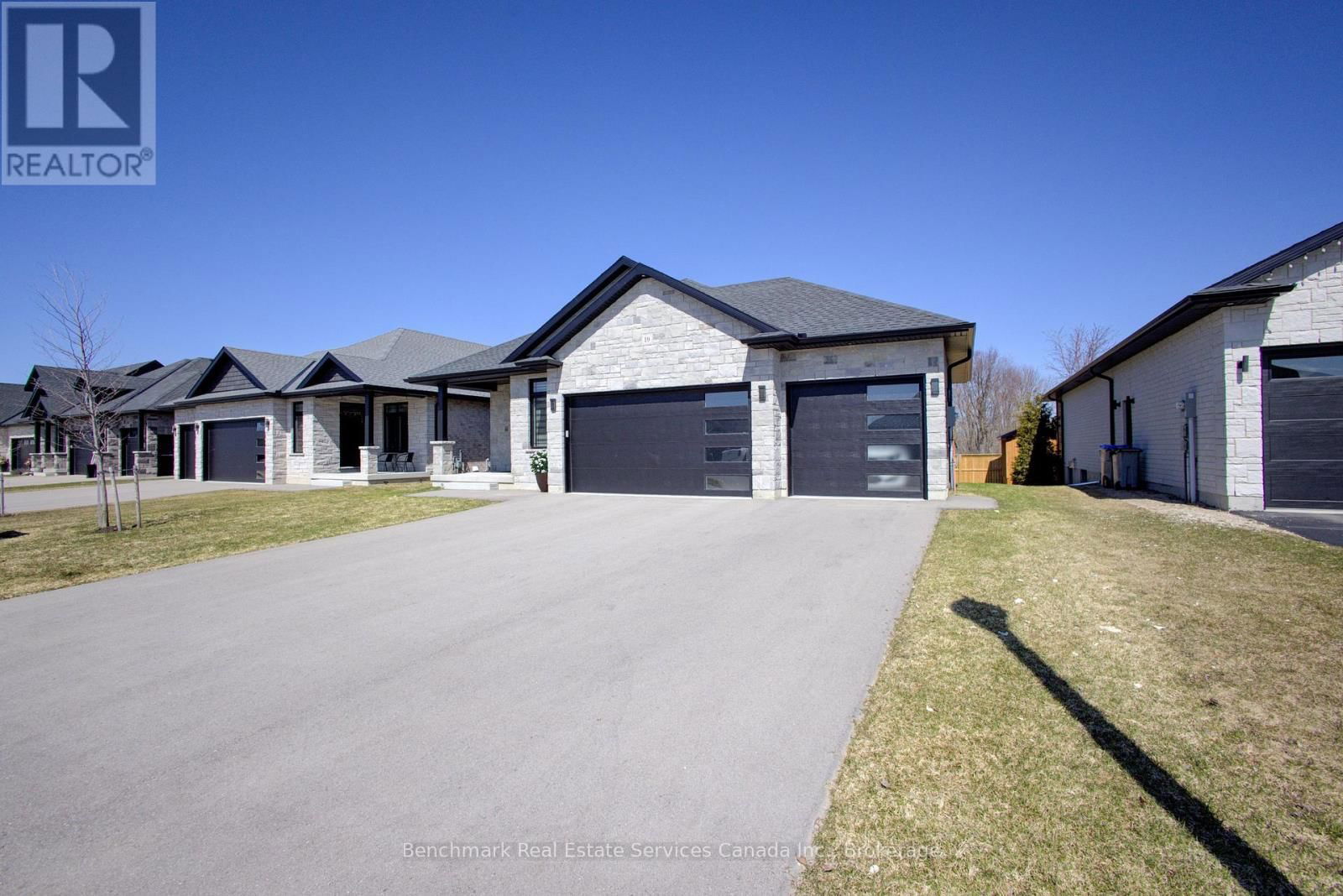 19 WINCHESTER CRESCENT Image 2