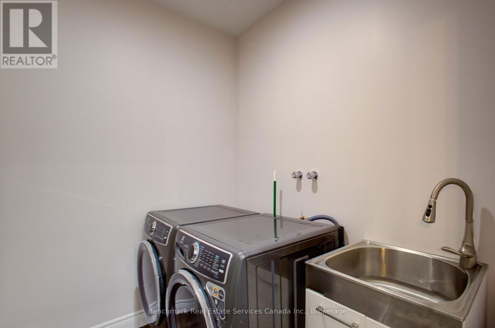 19 WINCHESTER CRESCENT Image 20