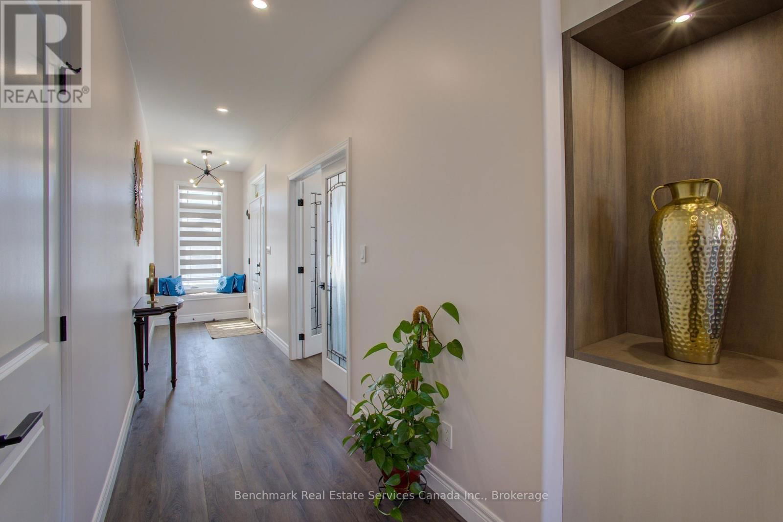 19 WINCHESTER CRESCENT Image 4