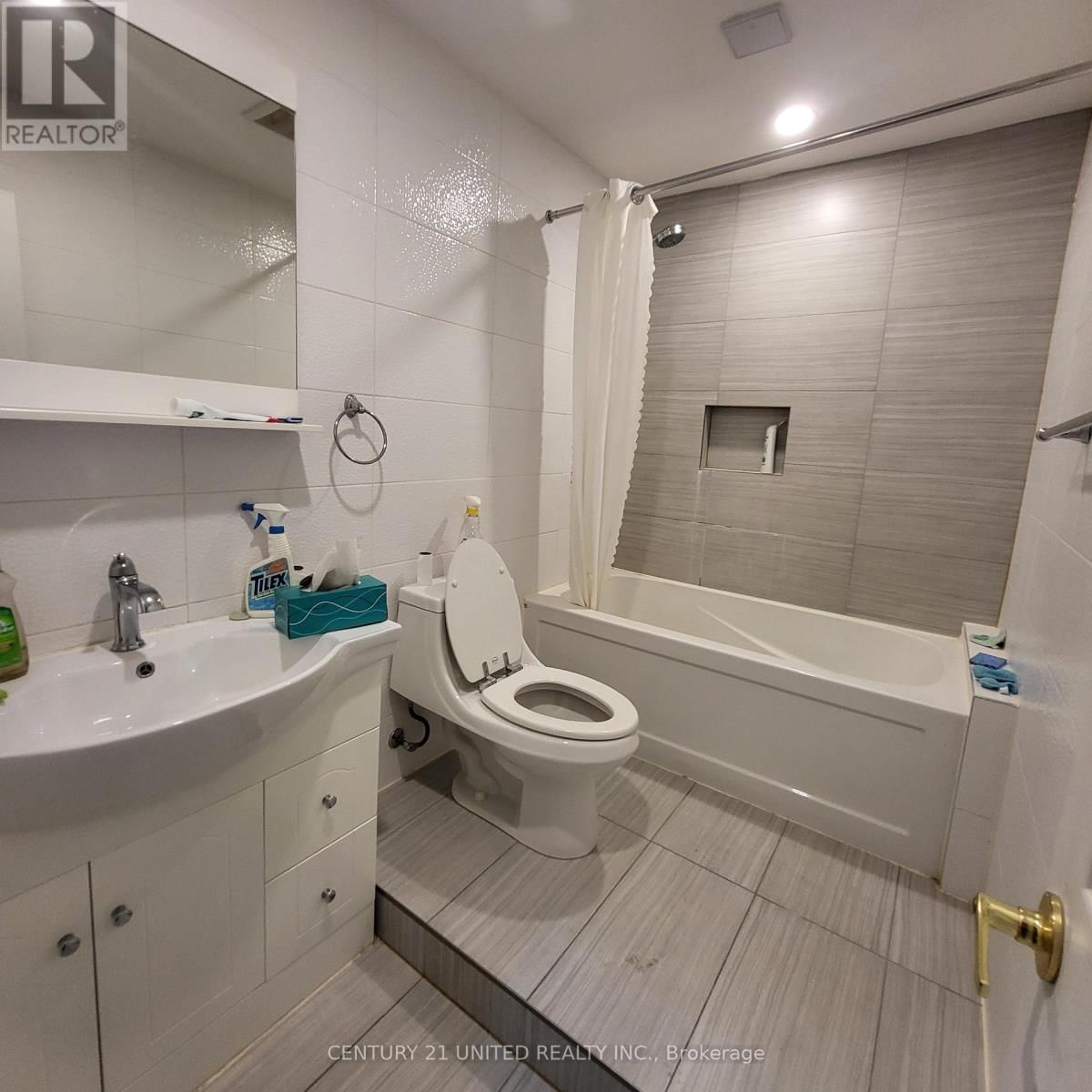8 - 172.5 HUNTER STREET Image 2