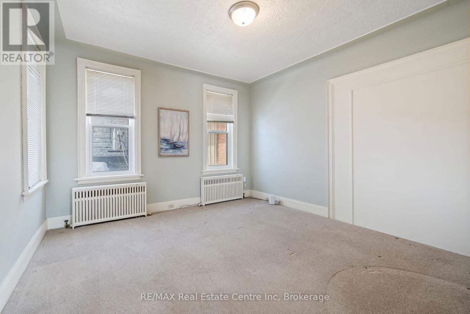 24 LINDSAY STREET Image 15