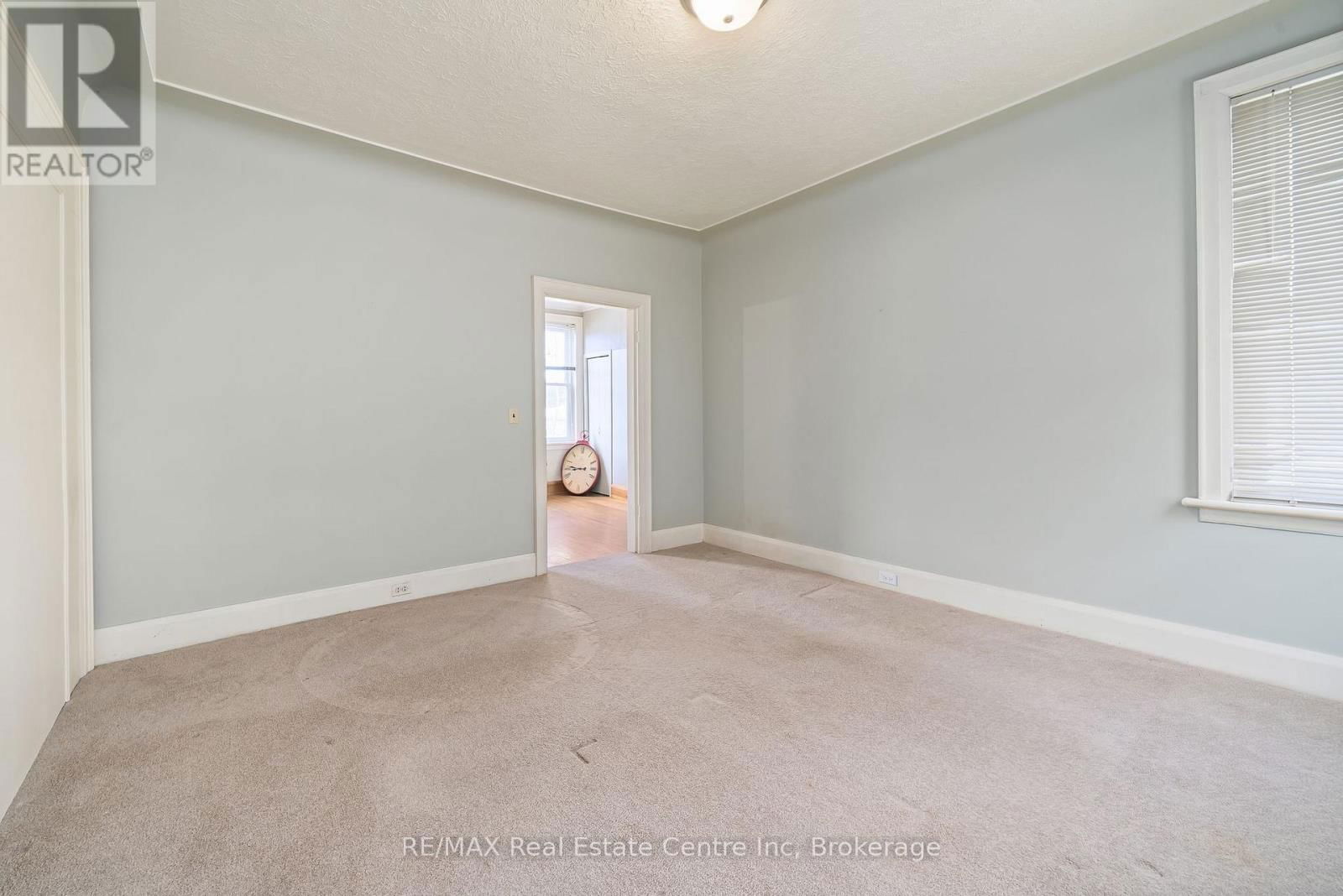 24 LINDSAY STREET Image 16