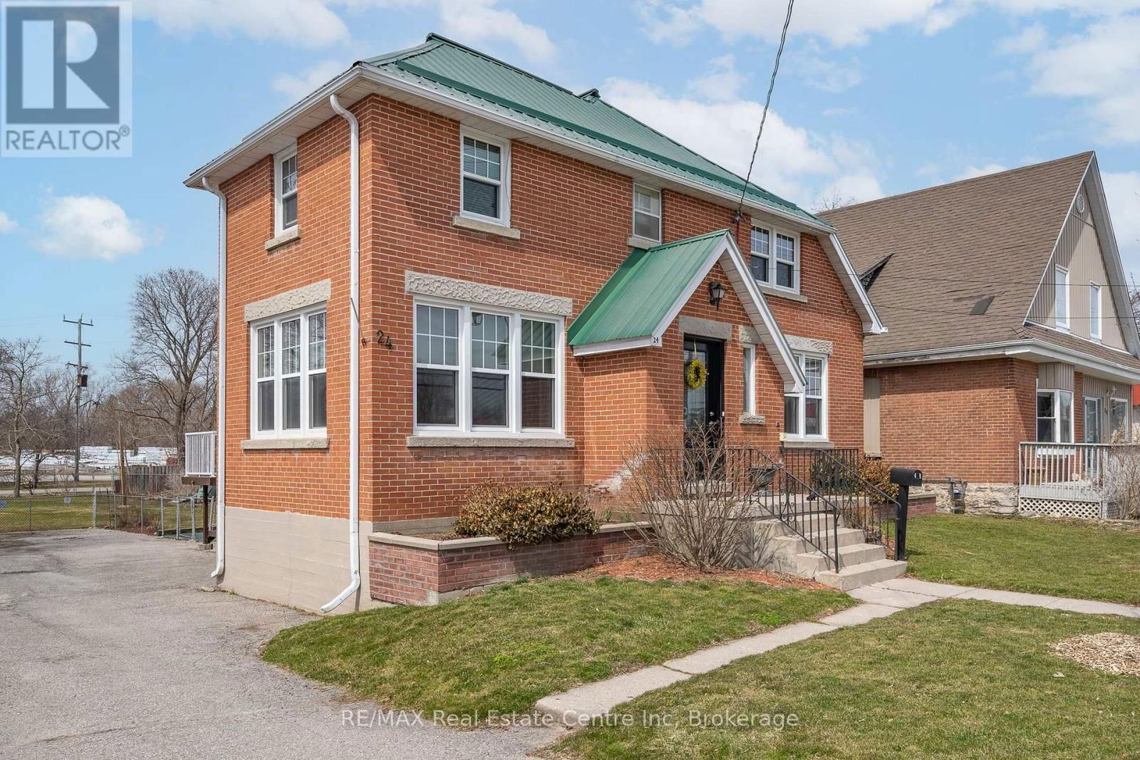 24 LINDSAY STREET Image 2