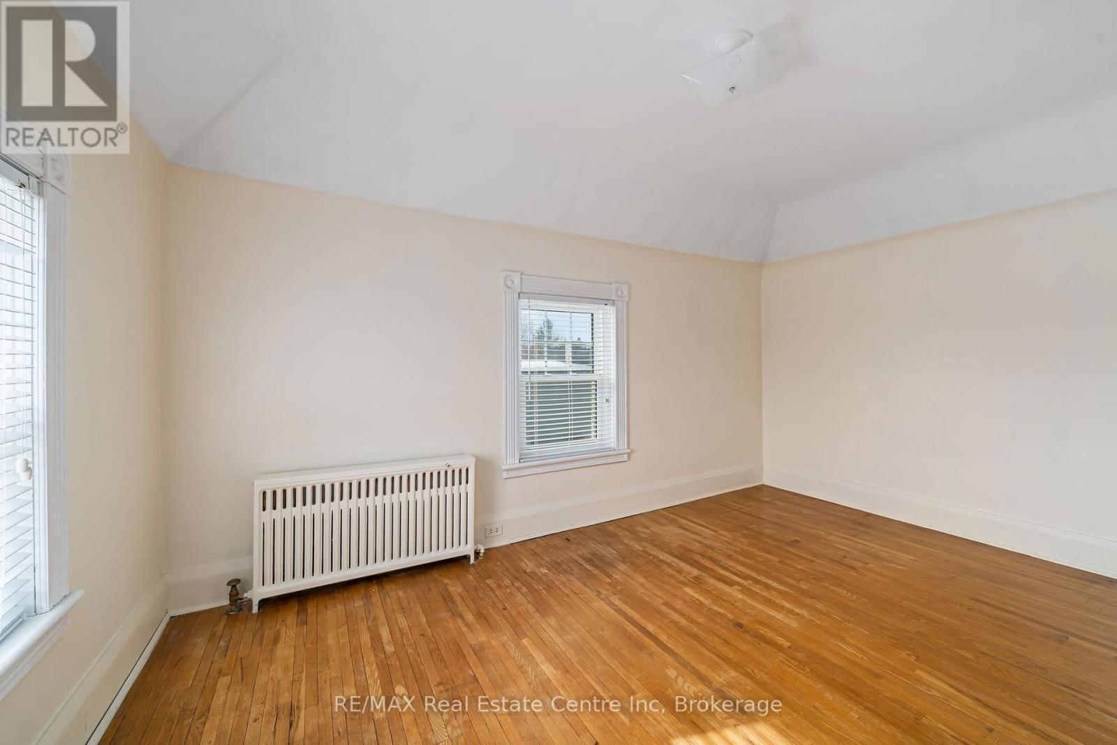 24 LINDSAY STREET Image 21