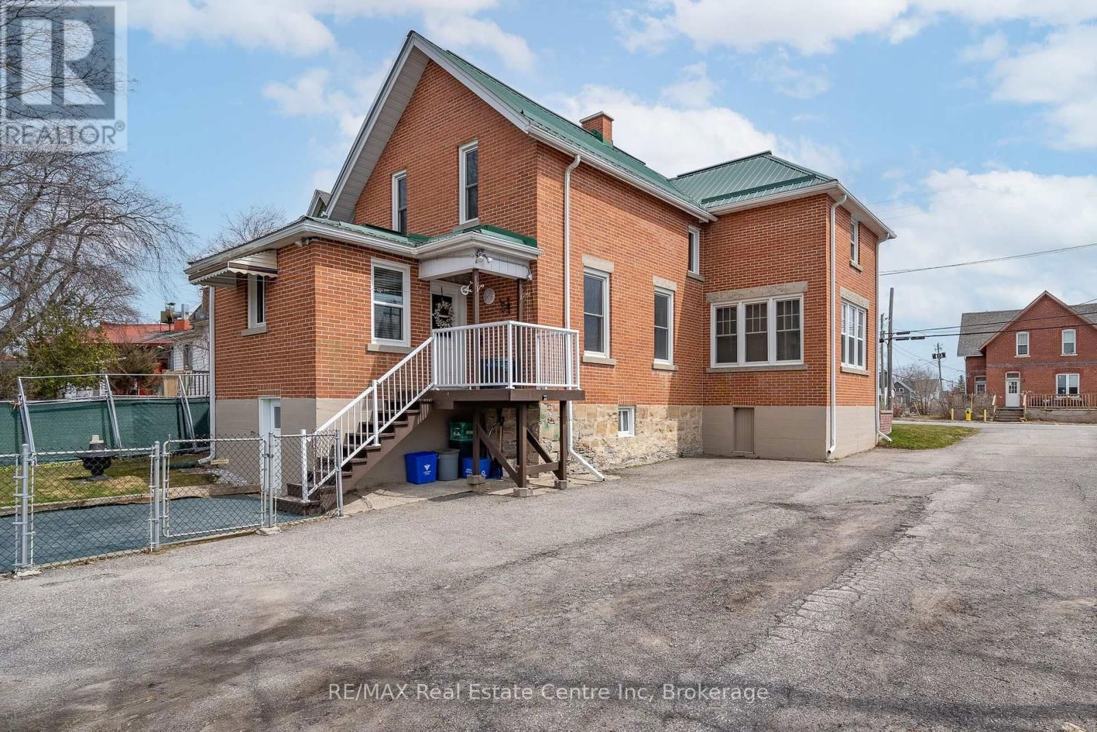 24 LINDSAY STREET Image 27