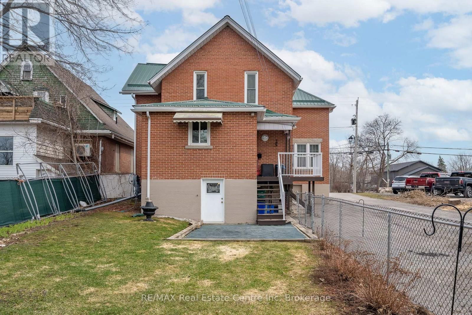 24 LINDSAY STREET Image 28