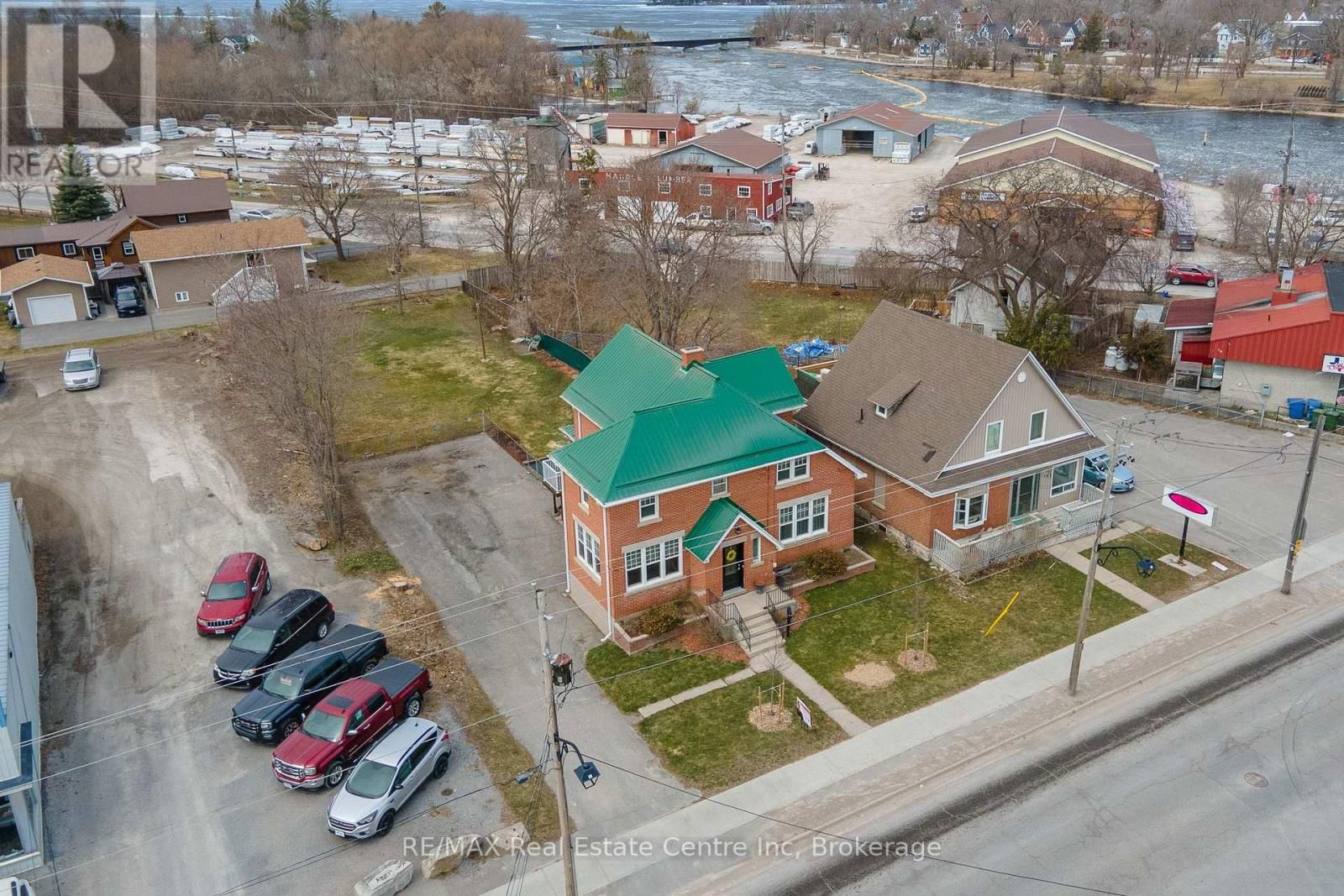 24 LINDSAY STREET Image 34