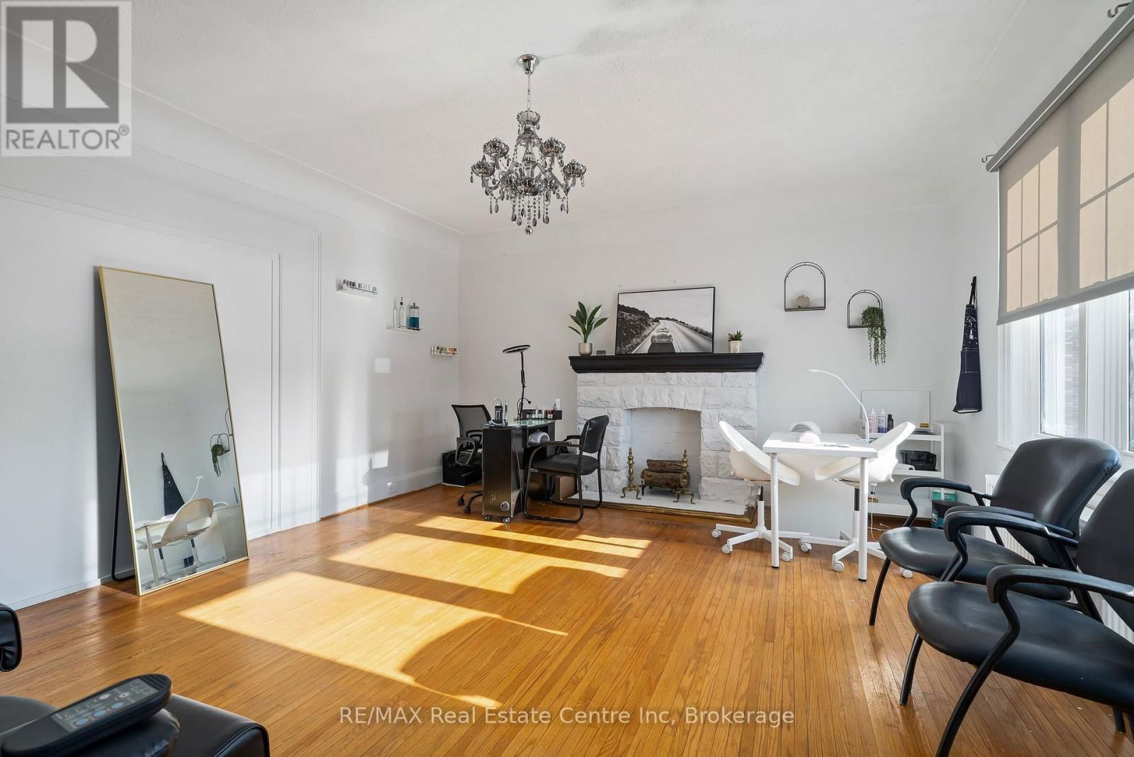 24 LINDSAY STREET Image 4