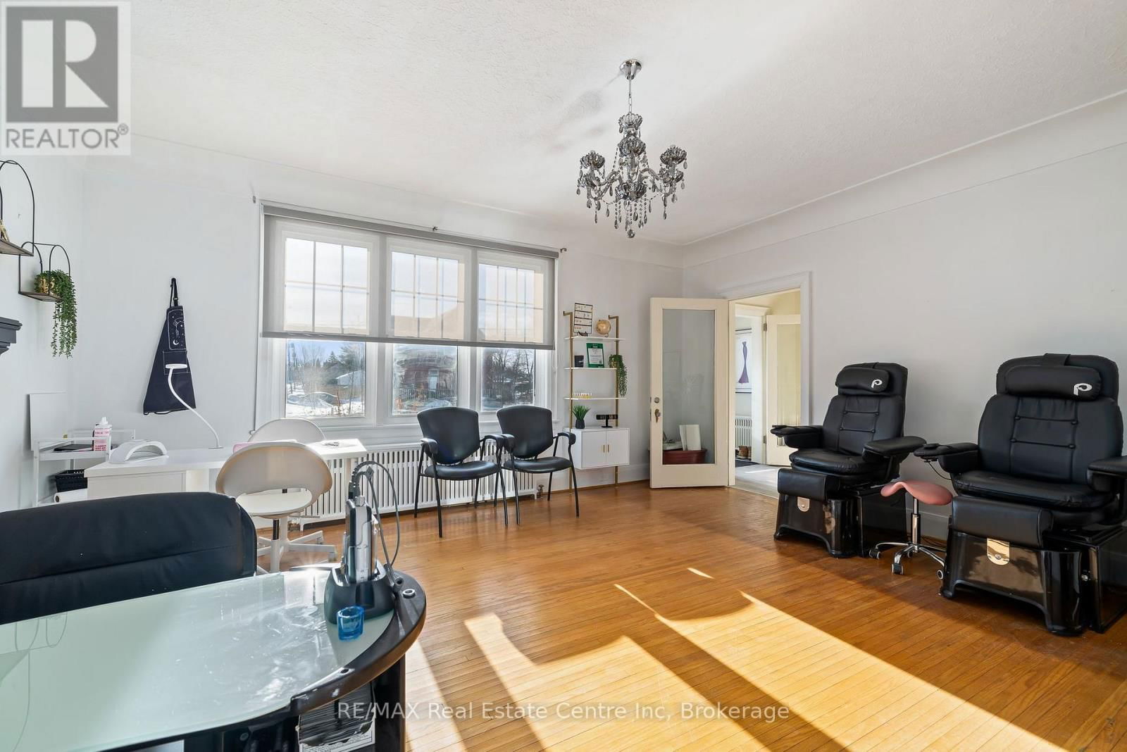 24 LINDSAY STREET Image 5