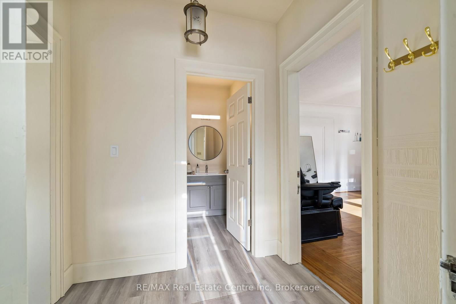 24 LINDSAY STREET Image 7