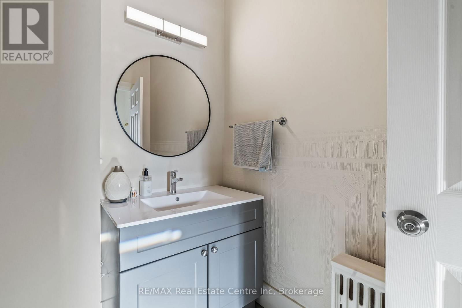 24 LINDSAY STREET Image 8