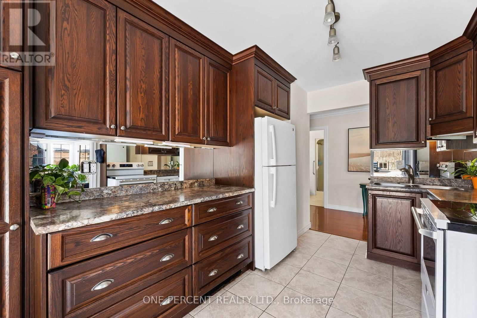 3-605 WHITAKER STREET Image 5