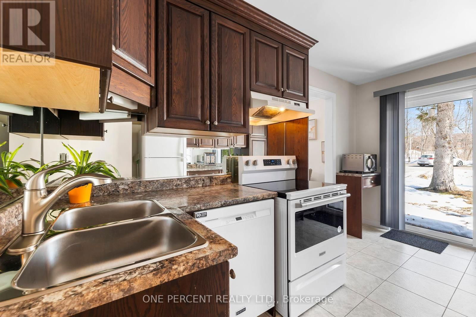 3-605 WHITAKER STREET Image 7