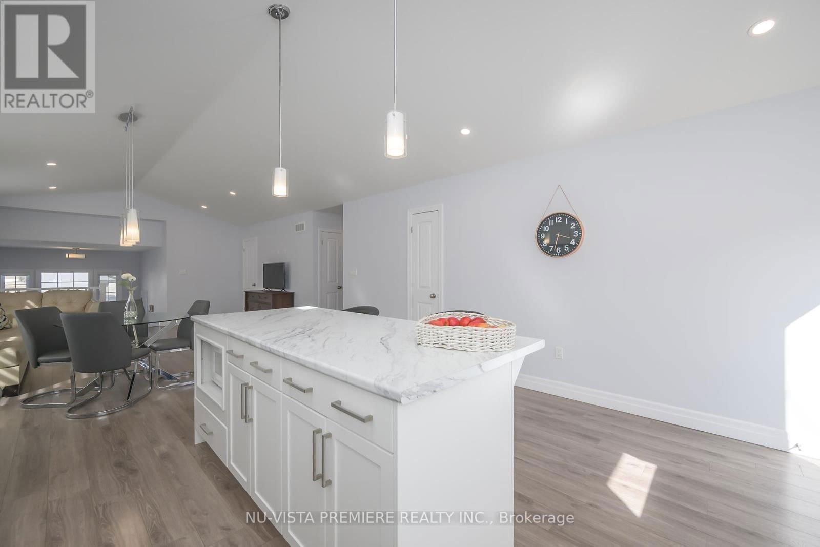 105 GILMOUR DRIVE Image 10