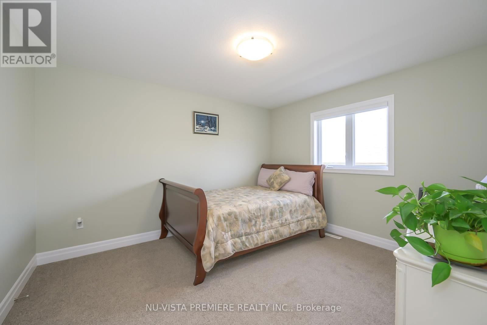 105 GILMOUR DRIVE Image 11