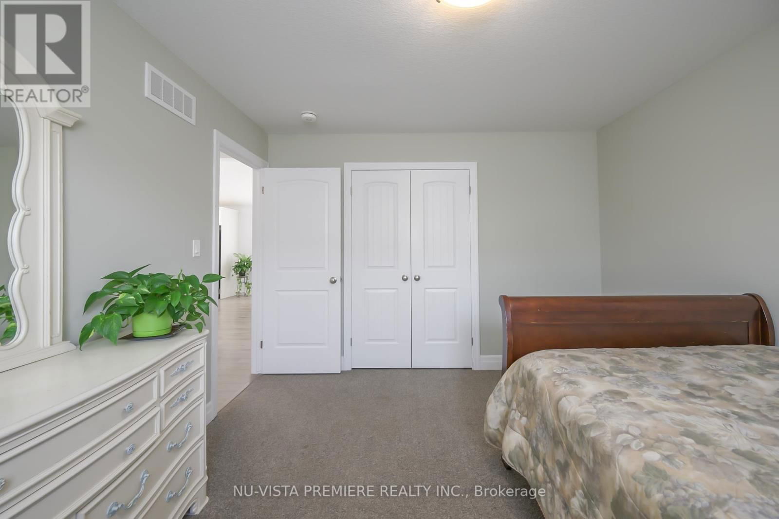 105 GILMOUR DRIVE Image 12