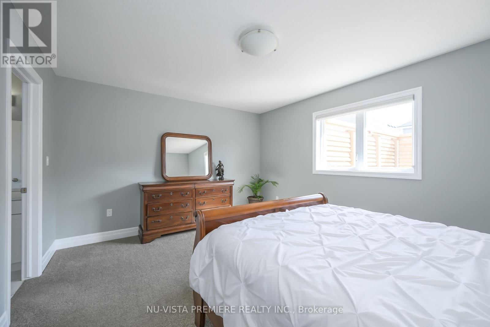 105 GILMOUR DRIVE Image 15