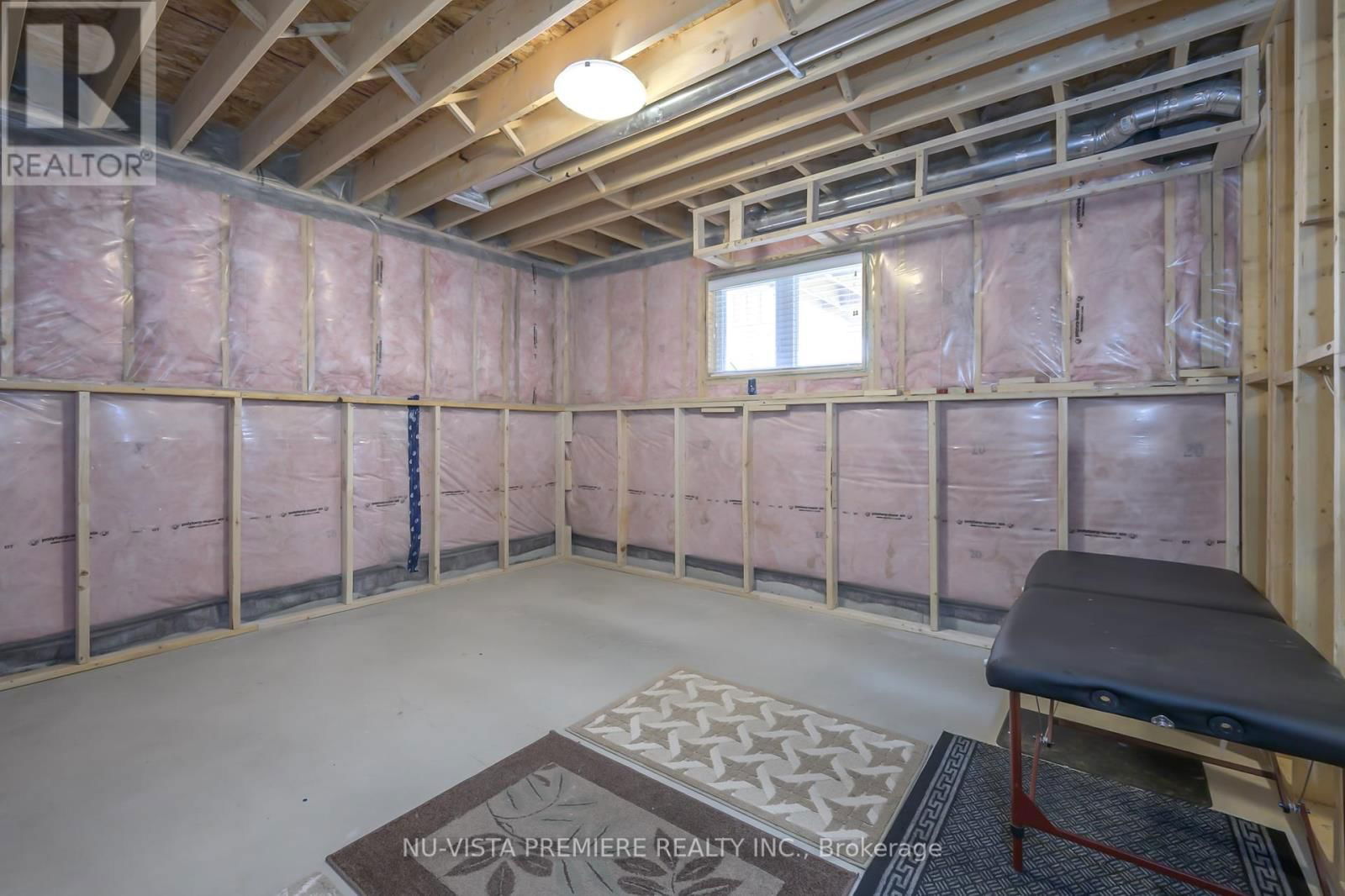 105 GILMOUR DRIVE Image 21