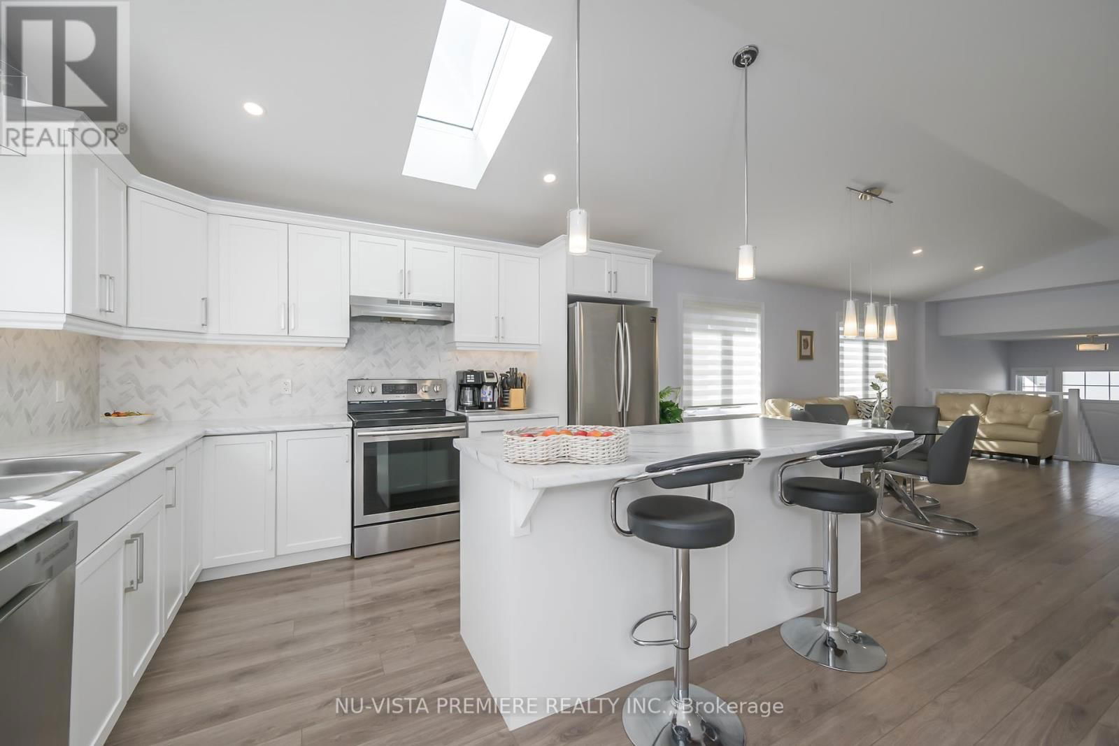 105 GILMOUR DRIVE Image 9