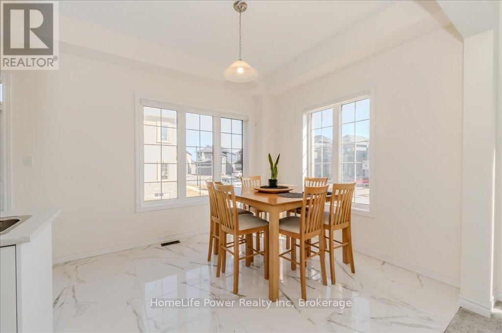 35 HITCHMAN STREET EAST Image 14