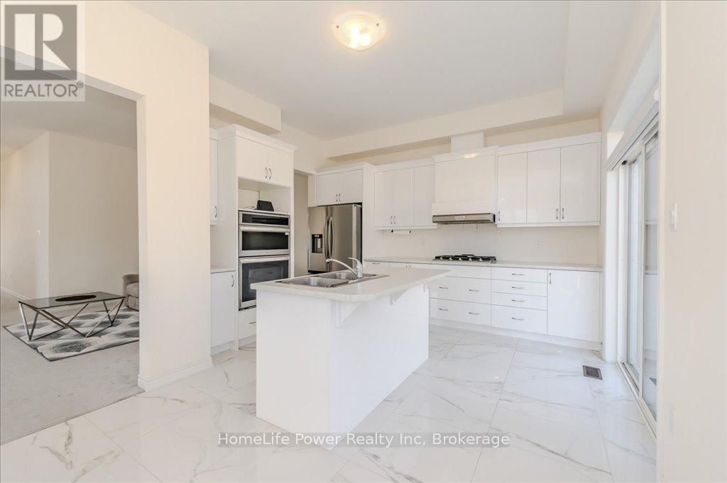 35 HITCHMAN STREET EAST Image 16