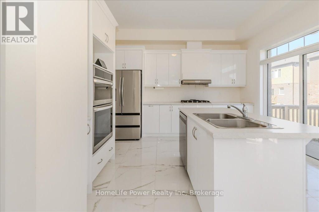 35 HITCHMAN STREET EAST Image 18