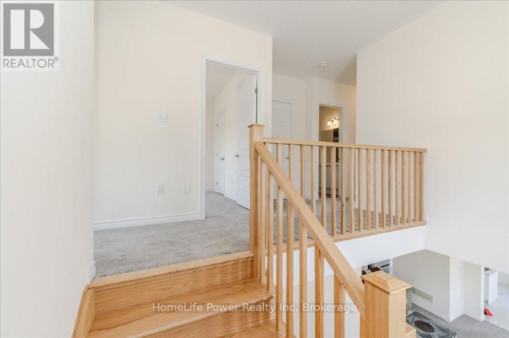 35 HITCHMAN STREET EAST Image 22