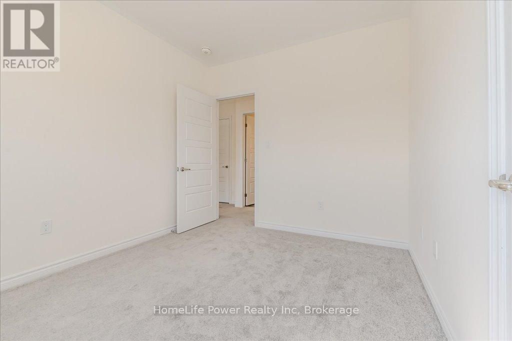 35 HITCHMAN STREET EAST Image 33