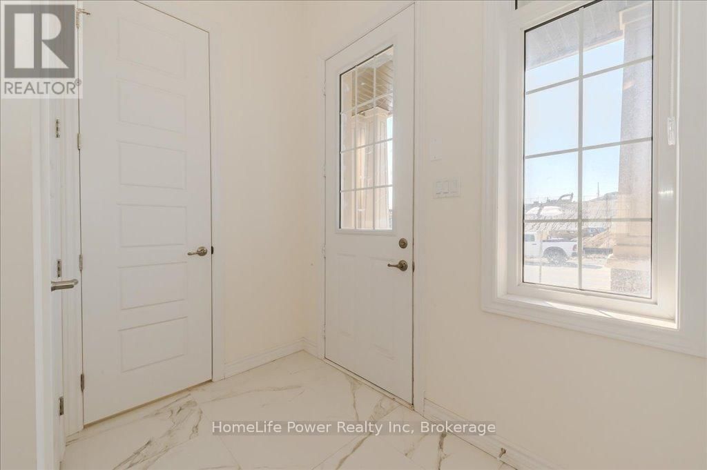 35 HITCHMAN STREET EAST Image 5