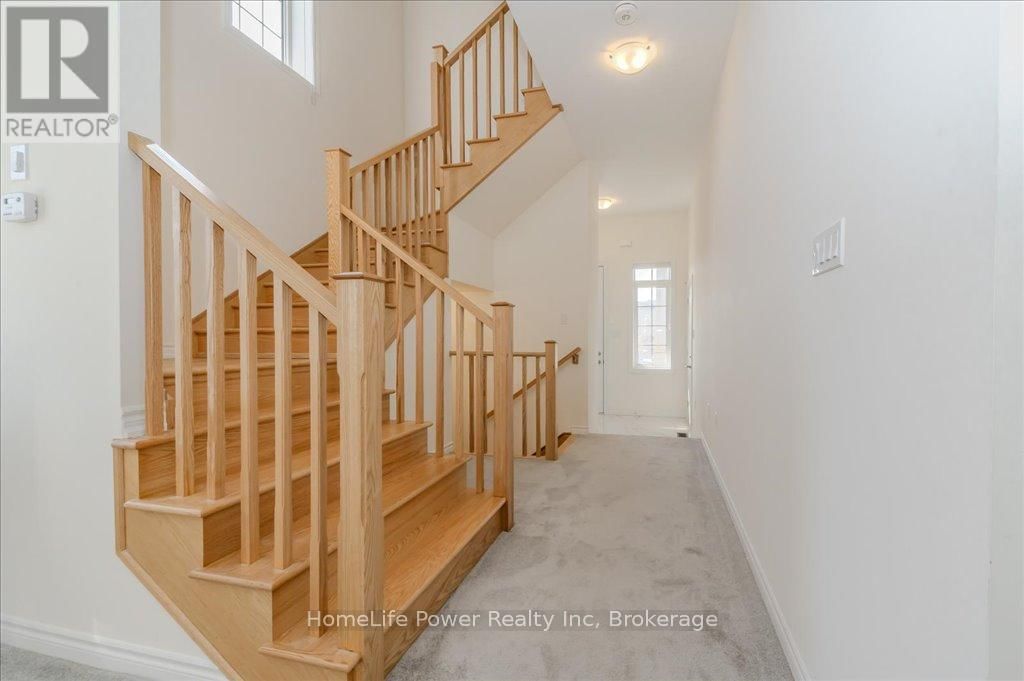 35 HITCHMAN STREET EAST Image 7