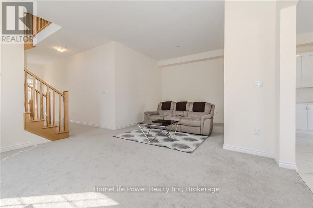 35 HITCHMAN STREET EAST Image 8