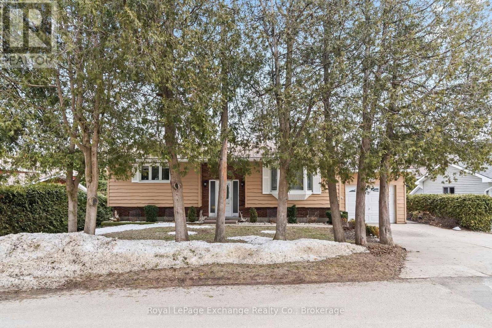 929 SAUGEEN STREET Image 2