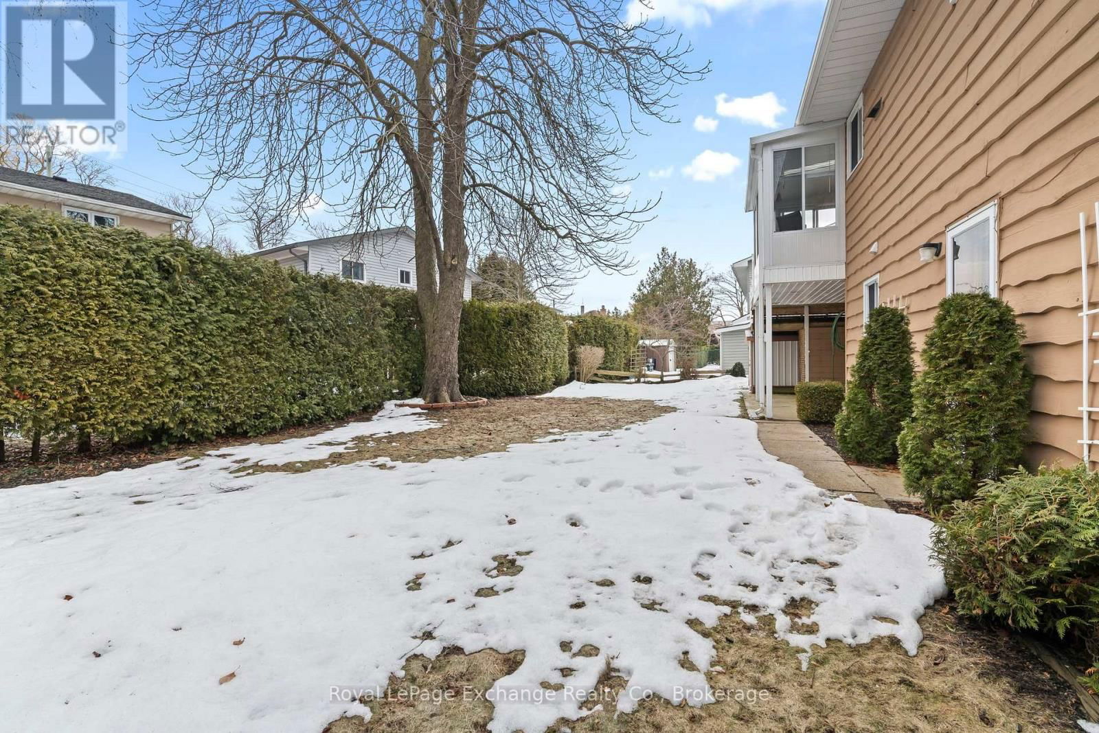 929 SAUGEEN STREET Image 29