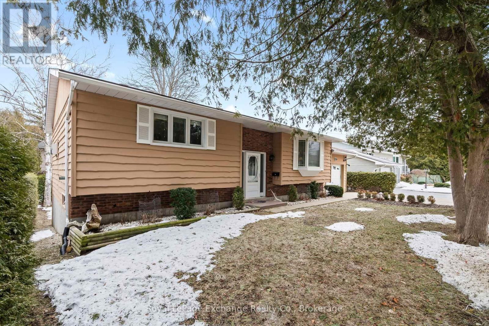 929 SAUGEEN STREET Image 3