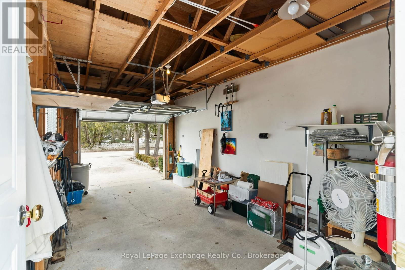 929 SAUGEEN STREET Image 31