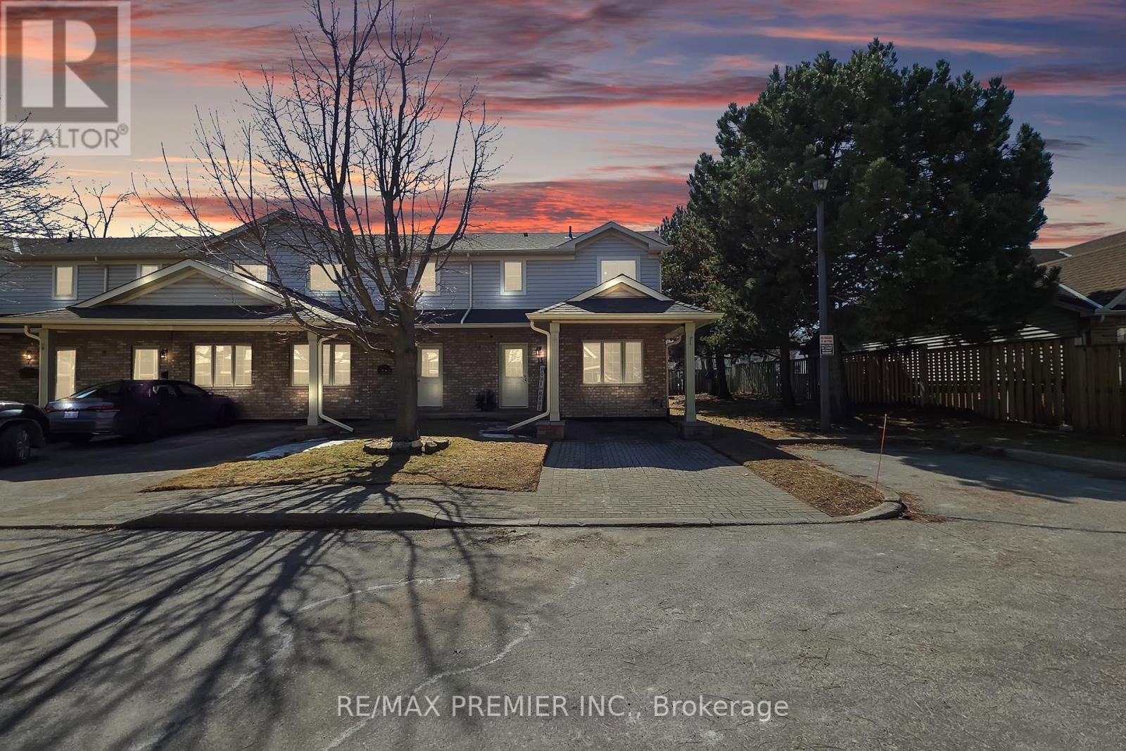 13 - 9 WENTWORTH DRIVE Image 1