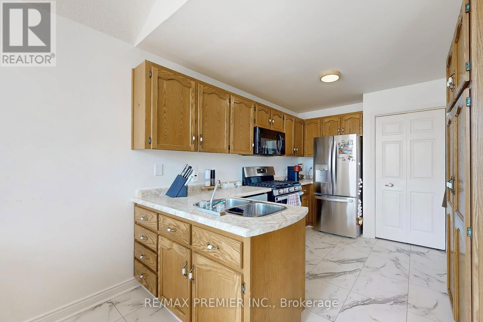13 - 9 WENTWORTH DRIVE Image 10
