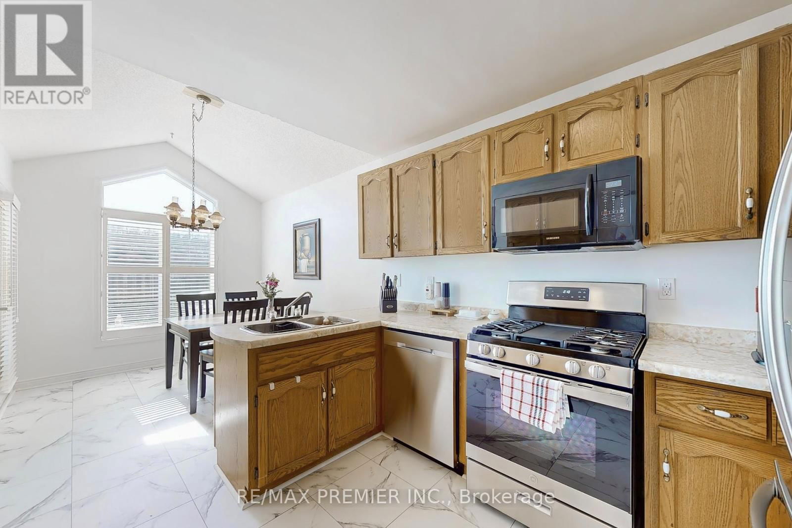 13 - 9 WENTWORTH DRIVE Image 12