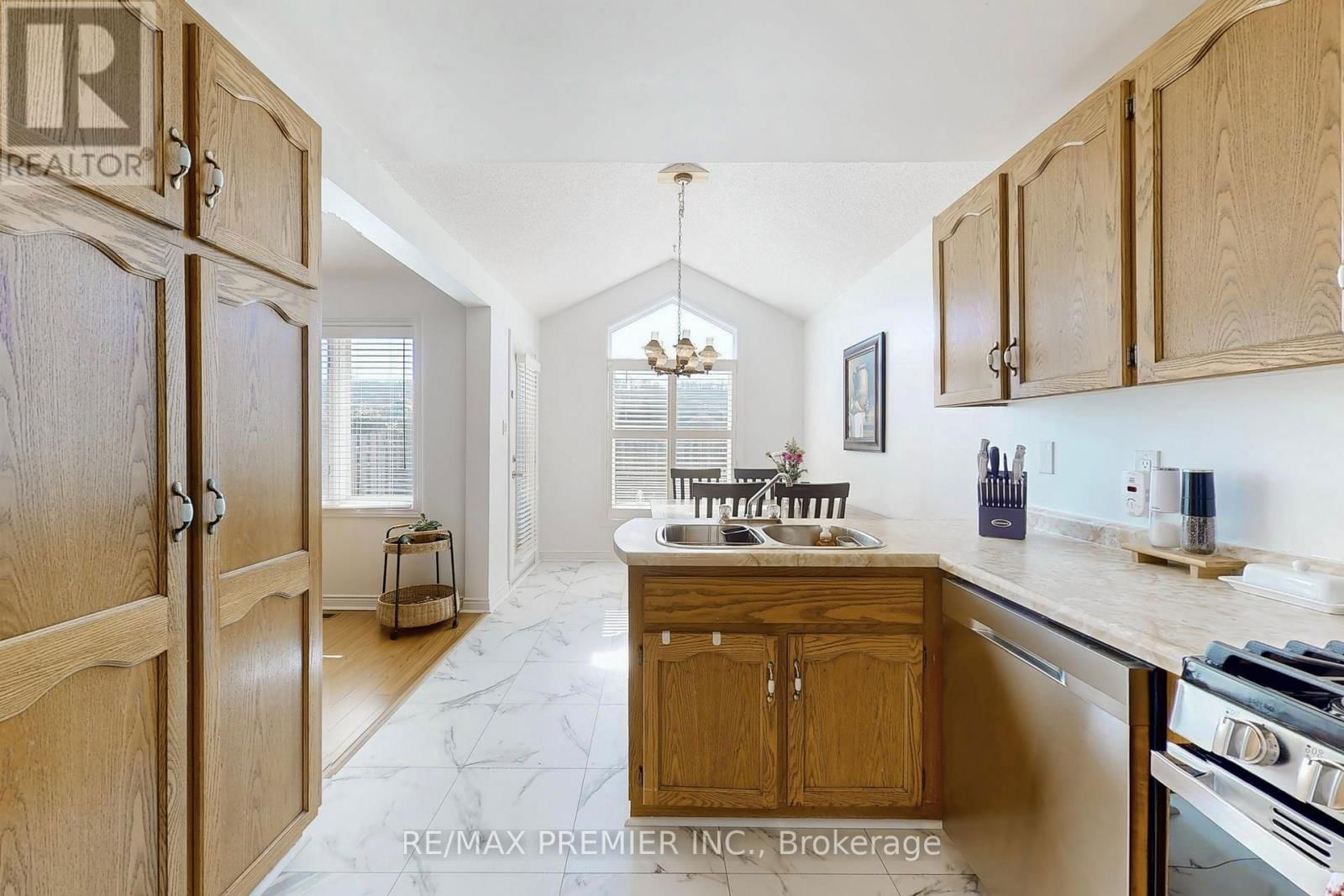 13 - 9 WENTWORTH DRIVE Image 13