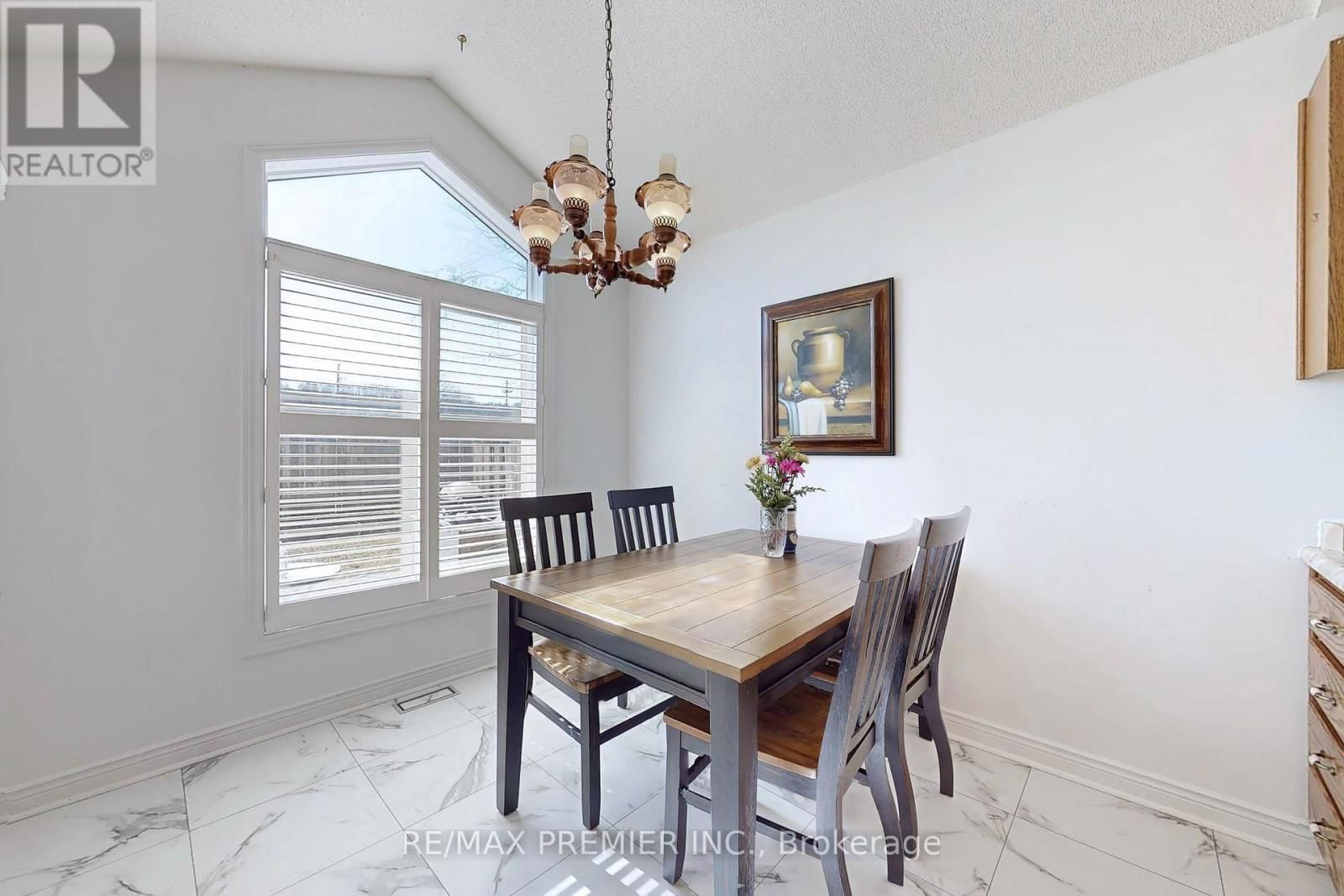 13 - 9 WENTWORTH DRIVE Image 14