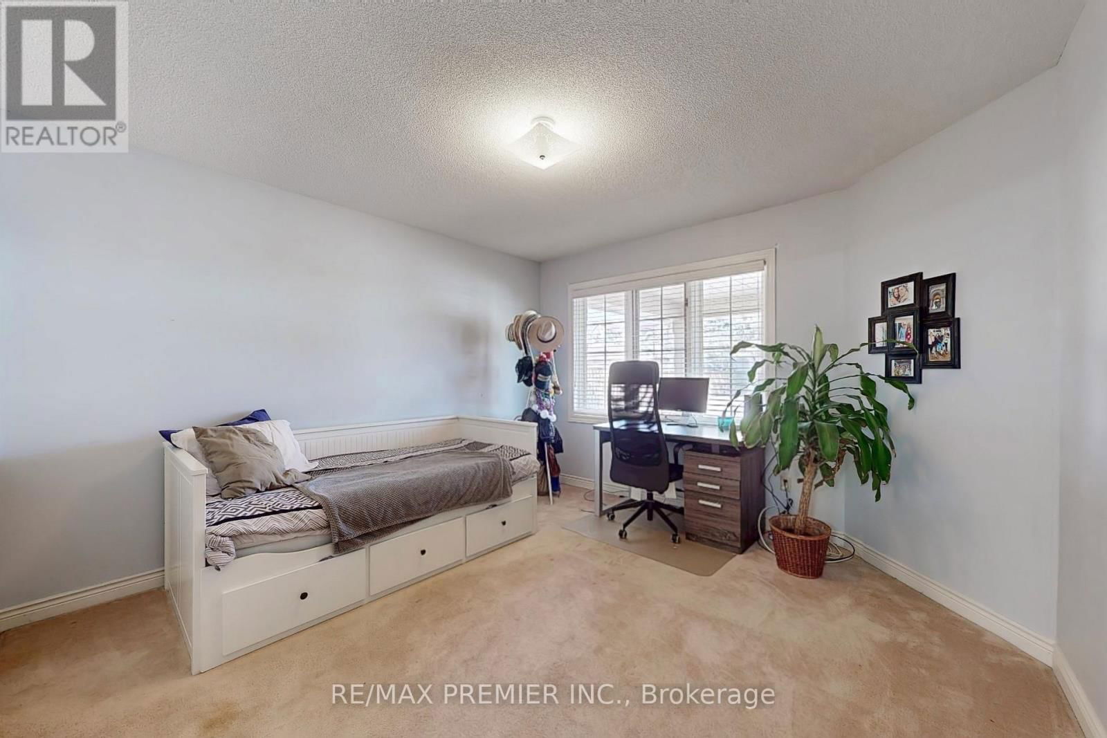 13 - 9 WENTWORTH DRIVE Image 17