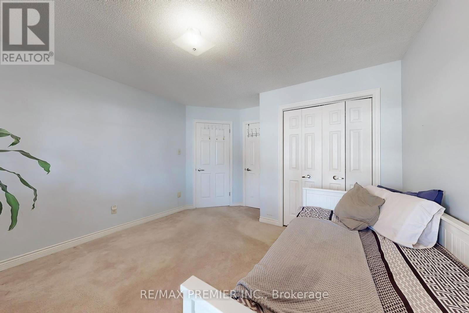 13 - 9 WENTWORTH DRIVE Image 18