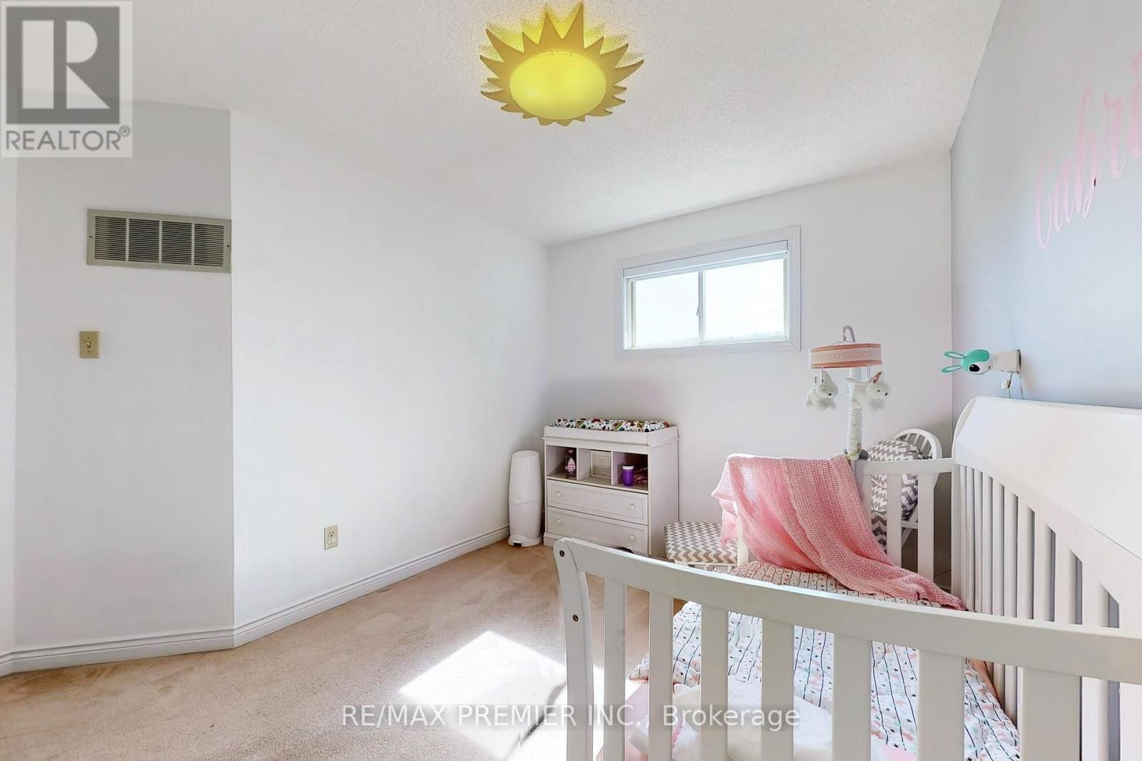 13 - 9 WENTWORTH DRIVE Image 24