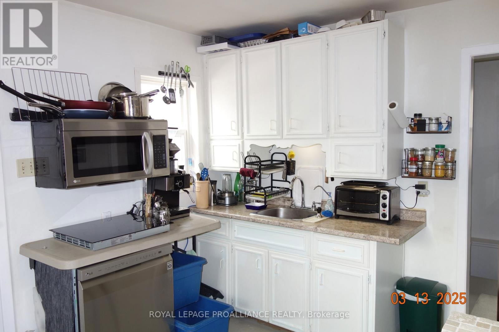 381 HUFFMAN STREET Image 11