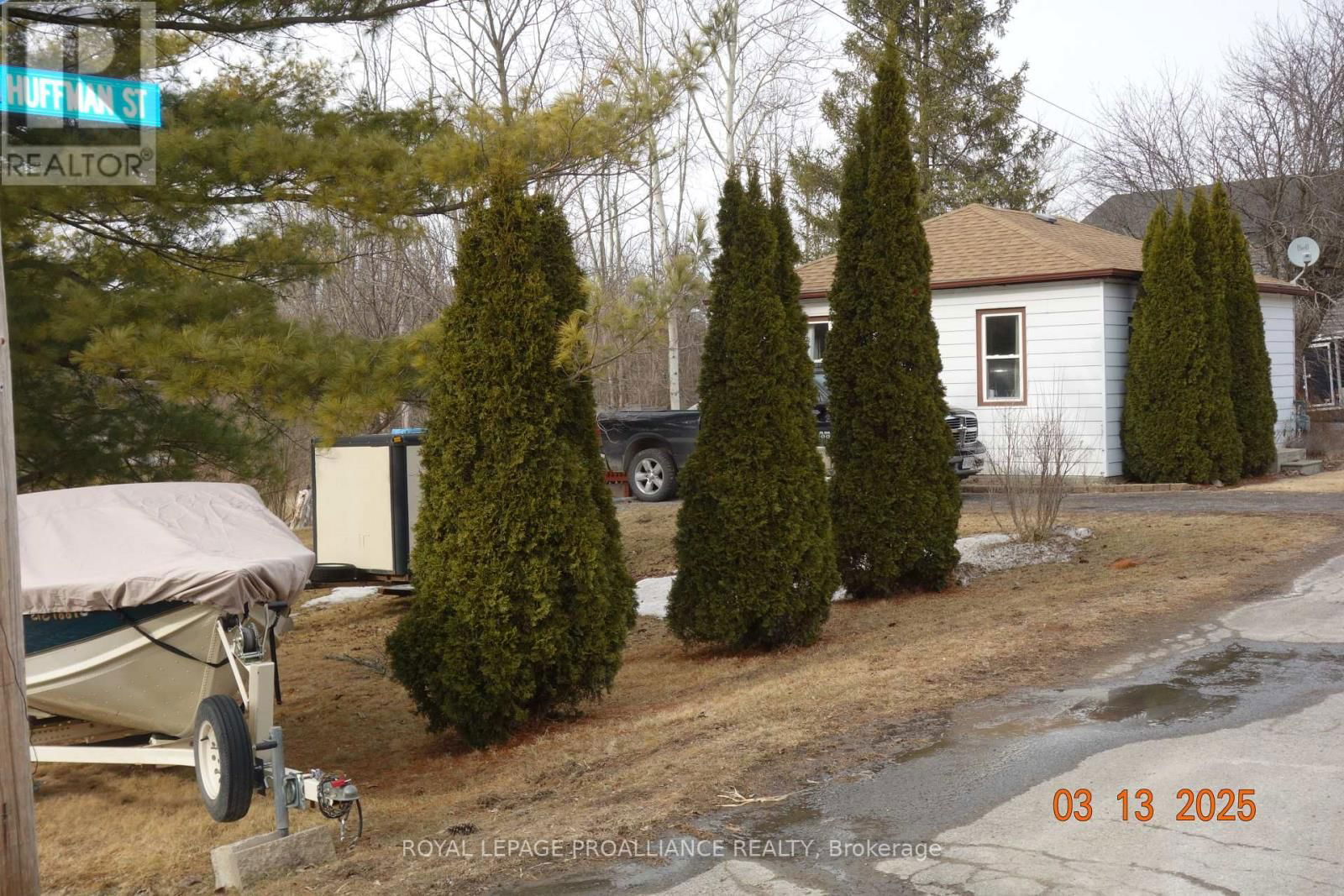 381 HUFFMAN STREET Image 3